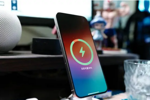 寿阳苹果15换屏服务分享用什么充电器给iPhone15充电更好 